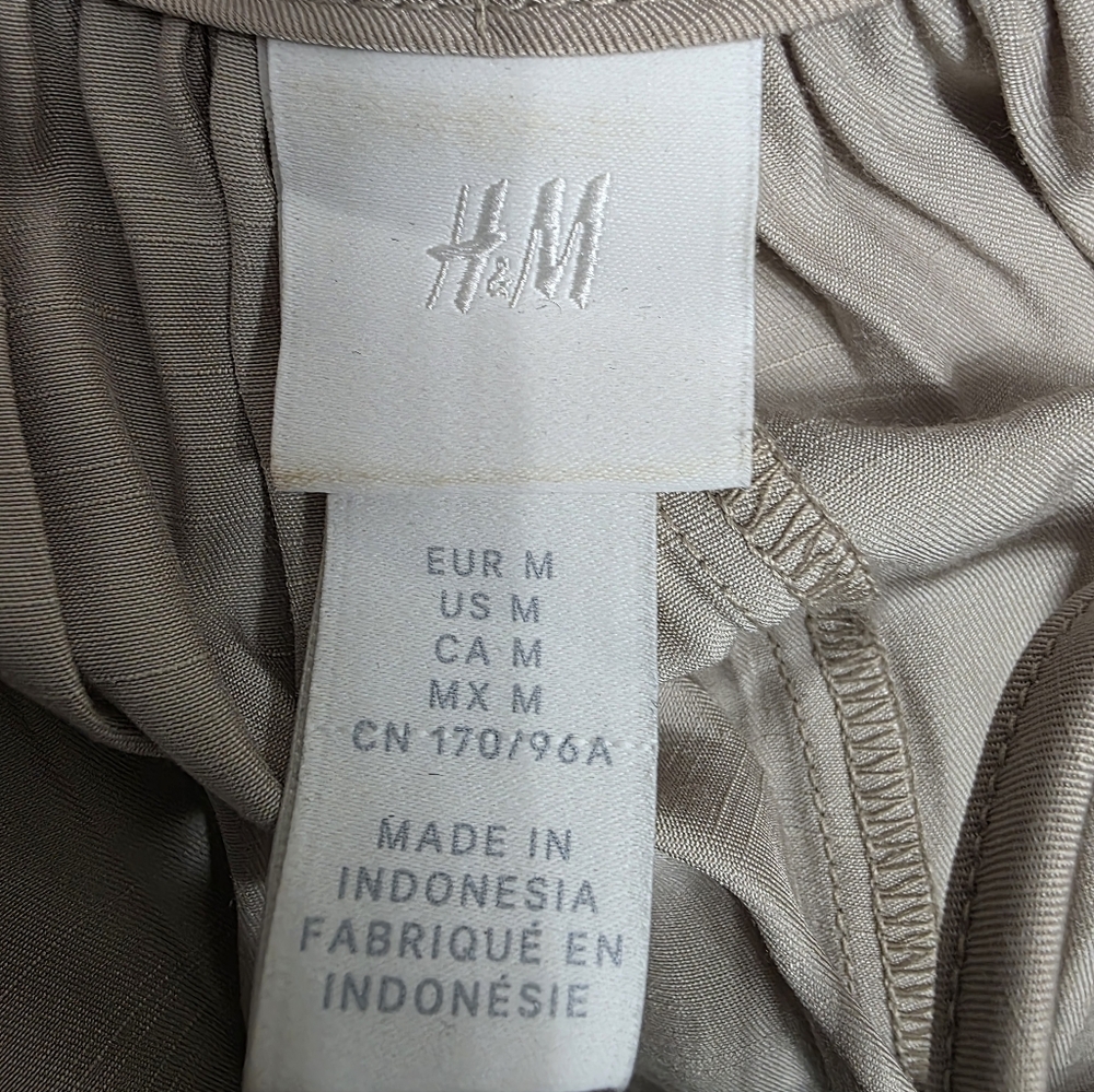 H&M FLOWING DRESS NEW W/O TAGS SIZE MEDIUM - Picture 2 of 15